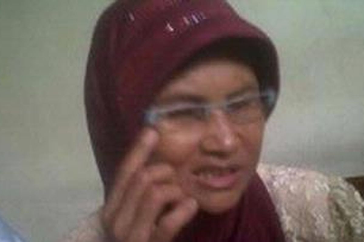 Euis Rusmiyati (38), istri Jhony Malela yang meninggal saat mengantre di Sekretariat Negara, Jakarta, Jumat (10/9/2010).