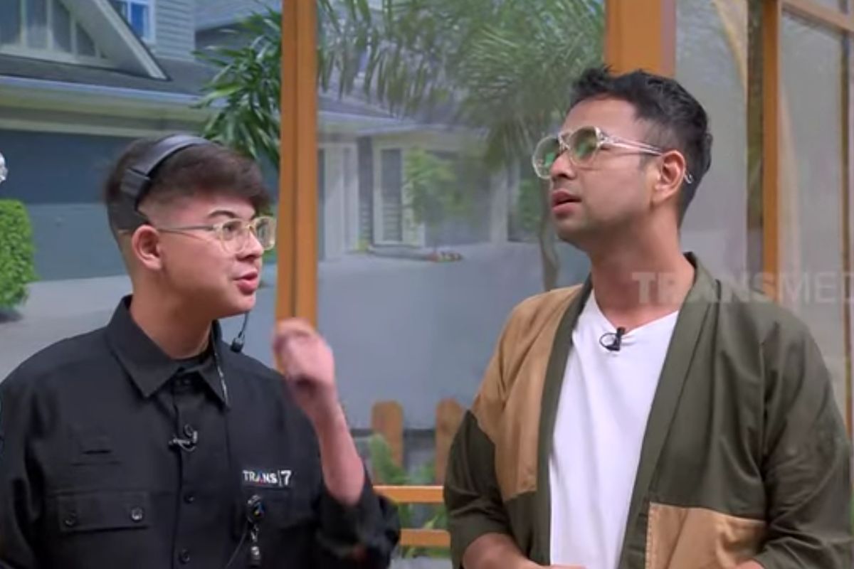 Presenter Raffi Ahmad bertemu mantan artis cilik, Baim Alkatiri dalam acara FYP Trans7.