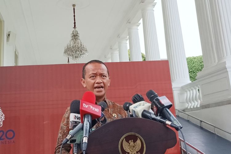 Menteri Investasi/Kepala Badan Koordinasi Penanaman Modal (BKPM) Bahlil Lahadalia saat memberikan keterangan pers di Istana Kepresidenan, Jumat (13/1/2022).