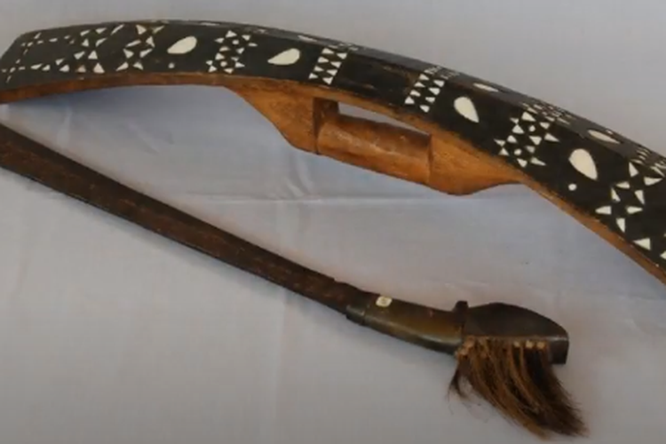 [Tangkapan Layar] senjata tradisional Maluku, Parang Salawaku