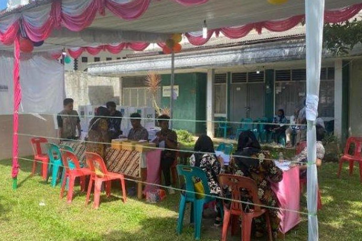 TPS 06, Kelurahan Siantar Simarito, Kota Pematang Siantar, Sumut, yang melarang awak media maupun petugas lembaga survei hadir di sana, Rabu (14/2/2024).