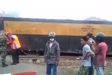 Viral, Video Kereta Api Anjlok di Tengah Pelintasan, Ini Kata PT KAI