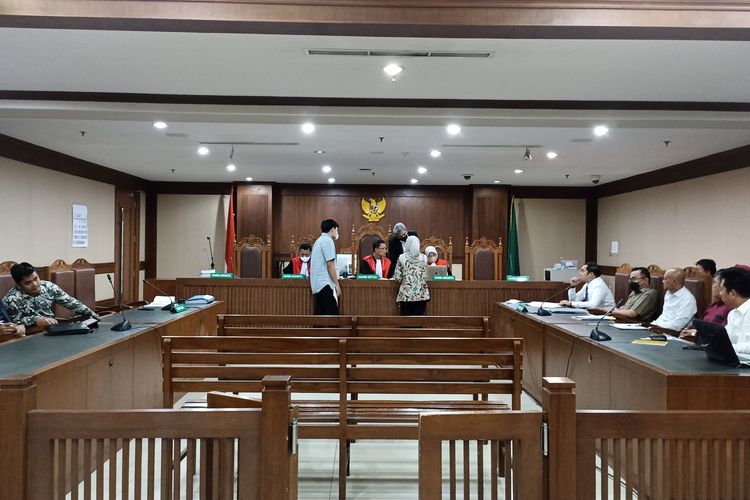 Majelis Hakim Pengadilan Negeri Jakarta Pusat (PN Jakpus) menyetujui format pemberitahuan atau notifikasi yang akan disampaikan kuasa hukum korban gagal ginjal akut di media massa, Selasa (23/3/2023).