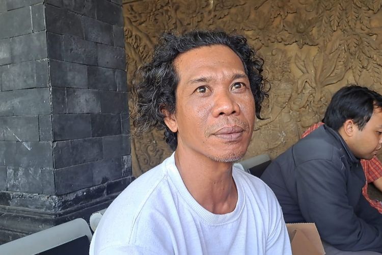 Imron (48), salah satu penumpang kapal motor penumpang (KMP) Tunu Pratama Jaya di Pelabuhan Gilimanuk, Jembrana, Bali, Kamis (3/7/2025).