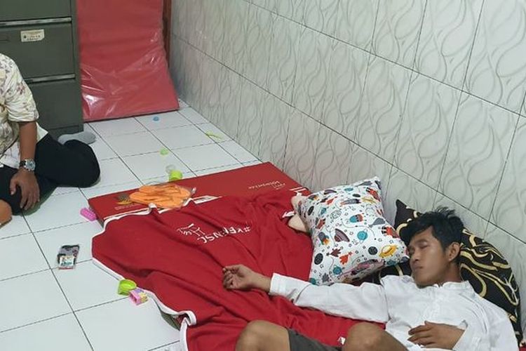 Yusuf dan Zafa yang viral hidup di kolong jembatan Sidoarjo telah dievakuasi dan dikembalikan ke daerah asal, Mojokerto, Jumat (30/5/2025).