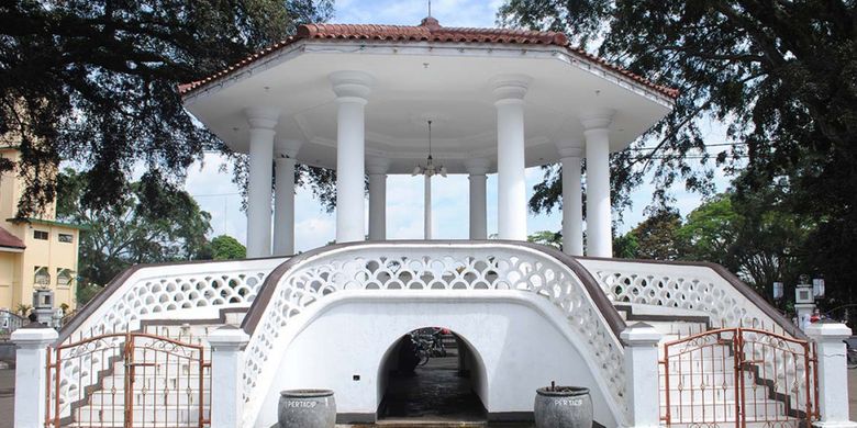 Babancong di Alun-alun Garut.