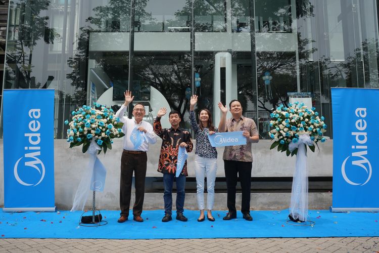 Midea Indonesia membuka showroom pertama di Jakarta untuk konsumen loyalnya yang berlokasi di Pantai Indah Kapuk (PIK), Jakarta Utara. 
