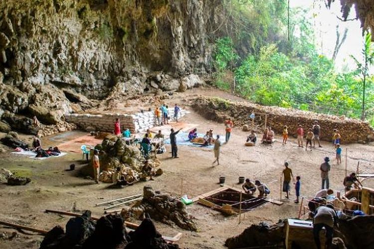 Kegiatan ekskavasi untuk mengungkap misteri The Hobbit dari Liang Bua, Flores.