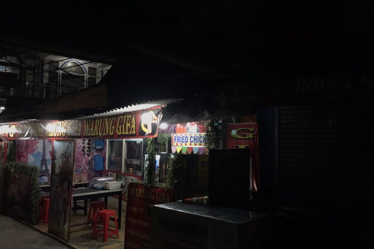 Warung Gifa yang berada di depan tempat penemuan mayat Editor Metro TV, Yodi Prabowo