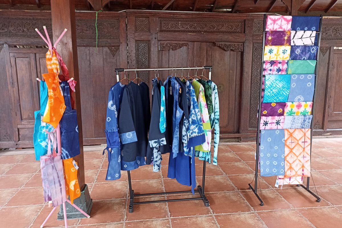 Batik Shibori, Ide Oleh-oleh Khas Surabaya di Kampung Wisata Ketandan - Kampung Wisata Ketandan Surabaya Sumber