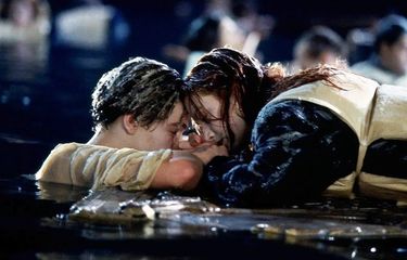 Potongan adegan di akhir film Titanic (1997). Sutradara James Cameron mengungkapkan bahwa Jack sebenarnya bisa saja selamat dengan sejumlah opsi