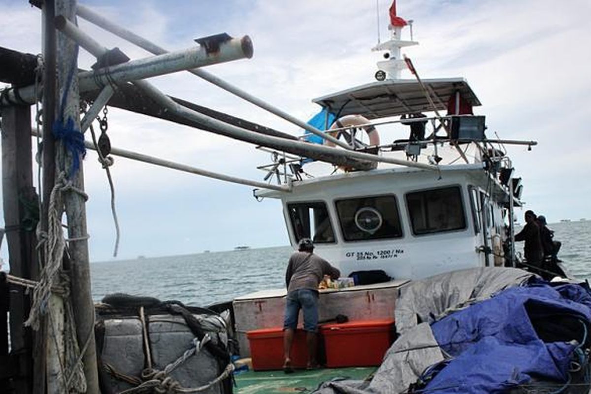 Salah satu kapal nelayan di Sebatik yang melaut di perairan Ambalat Karang Unarang. Laranagn kapal ikan dari Indonesia ke Tawau Malaysia membuat pengiriman ikan segar dari nelayan di wilayah peratasan Kalimantan Utara turun drastis hingga 70 persen dari 800 ton perbulan sejak 3 minggu terakhir.