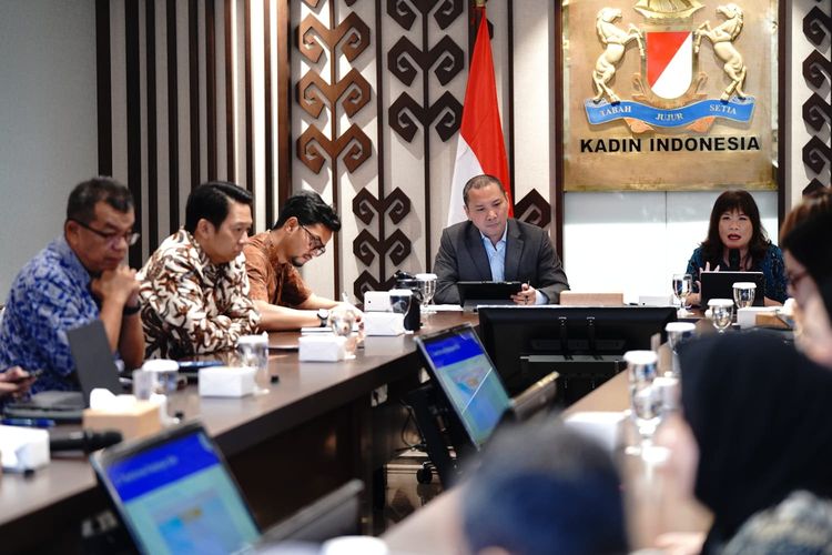 Kadin Indonesia menggelar Forum Diskusi Post COP 28, di Jakarta, Jumat (15/12/2023). Forum ini digelar untuk membahas peluang Indonesia setelah KTT Perubahan Iklim COP 28 yang dilaksanakan di 30 November 2023-12 Desember 2023.
