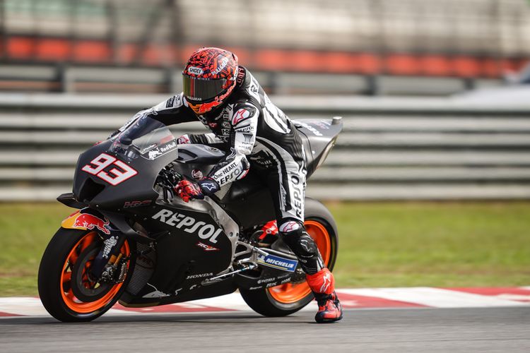 Pembalap Repsol Honda Marc Marquez melakukan tes pramusim MotoGP 2022 di Sirkuit Sepang, Malaysia.