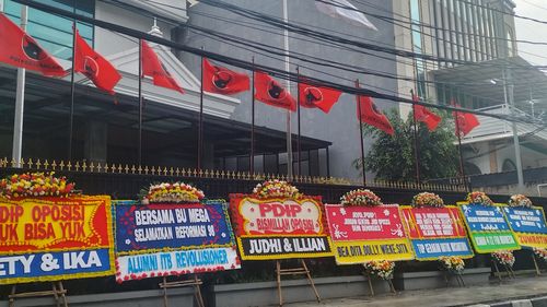 Kantor PDI-P Banjir Karangan Bunga Berisi Dukungan Gulirkan Hak Angket