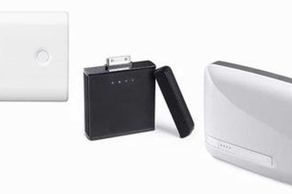 Beragam jenis power bank (alat penyimpan energi listrik sekaligus pengisi baterai portabel)