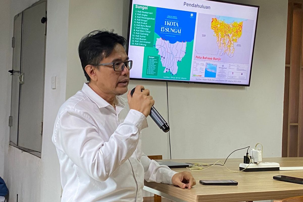 Peneliti Ahli Madya Pusat Riset Limnologi dan Sumber Daya Air BRIN, Budi Heru Santosa menjelaskan banjir di Jakarta, Rabu (4/2/2026). 