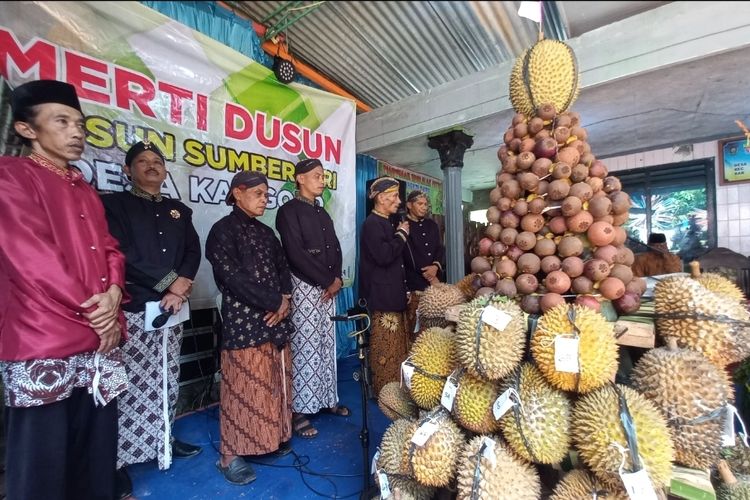 Merti dusun masih lestari di Dusun Sumbersari, Desa Kaligono, Kecamatan Kaligesing, Kabupaten Purworejo, Jawa Tengah. 