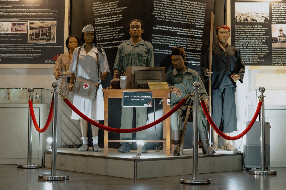 Museum Sepuluh Nopember Surabaya yang didirikan untuk mengenang peristiwa pertempuran 10 November 1945.
