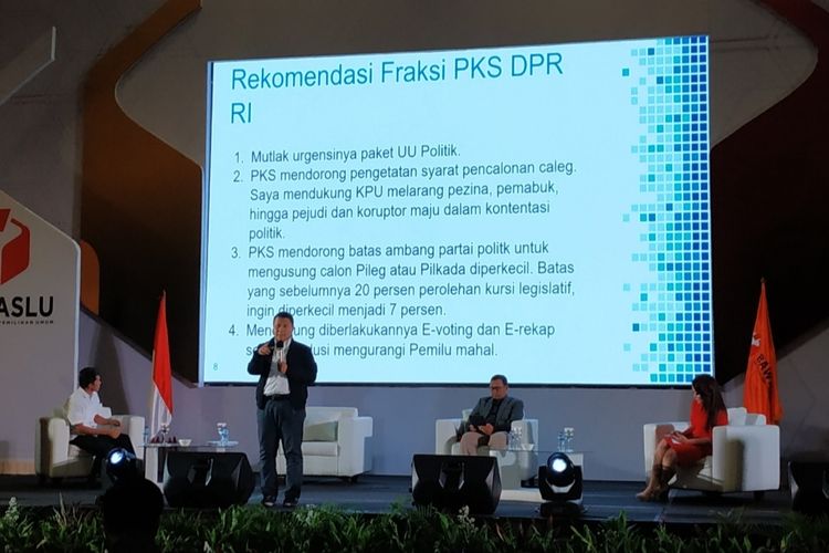 Anggota Komisi II Mardani Ali Sera saat memberikan materi dalam seminar Bawaslu di bilangan Tanjung Duren Selatan, Jakarta Barat, Kamis (28/11/2019). 