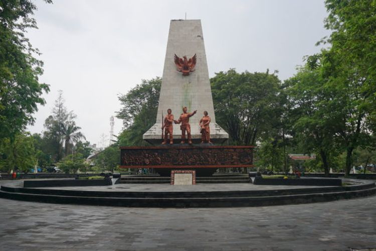 Monumen 45 Banjarsari dibangun untuk mengenang peristiwa Serangan Umum Surakarta yang diresmikan pada Hari Pahlawan 10 November 1976 oleh Gubernur Jawa Tengah Soepardjo Roestam.