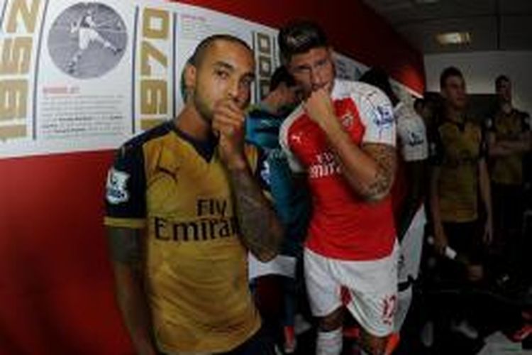 Theo Walcott dan Olivier Giroud jelang sesi foto resmi Arsenal, Juli 2015 lalu. 