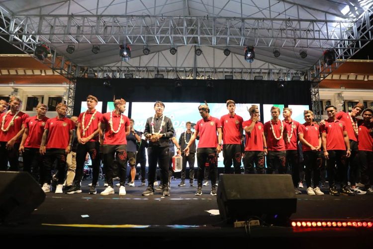Sebelum FIFA Matchday 14 Juni 2023 nanti,  PSSI, Pemkot Surabaya dan pihak sponsor mengadakan meet and great Timnas Indonesia dan Palestina yang dilaksanakan di Taman Surya, Balai Kota Surabaya pada Minggu (11/6/2023) malam.