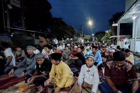 Rutinitas Setiap Tahun, Said Abdullah Bagikan Sedekah kepada Masyarakat di Sumenep