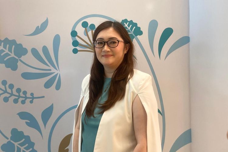 Dokter spesialis kulit dr. July Iriani Rahardja, SpDVE, MM, FINSDV, dalam konferensi pers peluncuran popok MAKUKU Slim Luxury Silky di Jakarta, Jumat (24/4/2026).