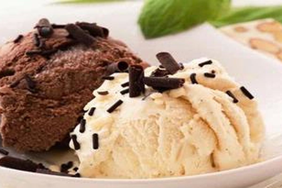 Jika kita menambahkan cokelat atau kopi sebagai rasa pada es krim kita, maka kita telah menambahkan kafein di dalamnya. 