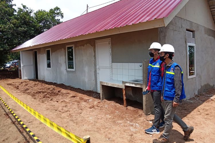 Pembangunan rumah instan sederhana sehat (Risha) di lokaasi relokasi Desa Sirnagalih, Kecamatan Cilaku, Kabupaten Cianjur, Jawa Barat, bagi warga korban gempa.