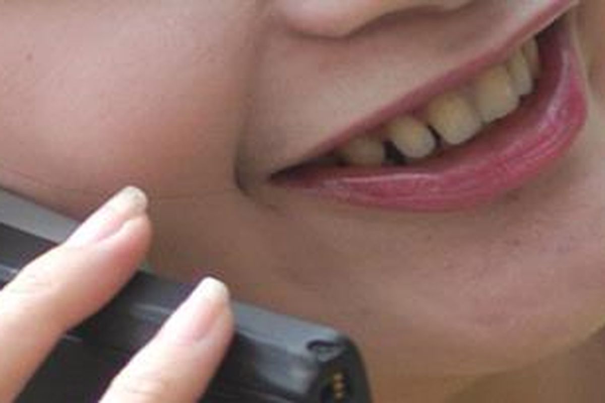 Ponsel telah menjadi media untuk berkomunikasi secara lebih intens dengan pacar. 