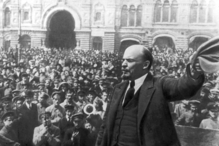 Vladimir Lenin selama Revolusi Rusia, 1917.