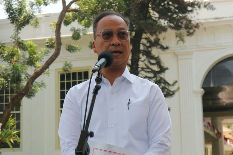 Politisi Golkar Agus Gumiwang Kartasasmita usai dipanggil Presiden Joko Widodo membicarakan posisi menteri