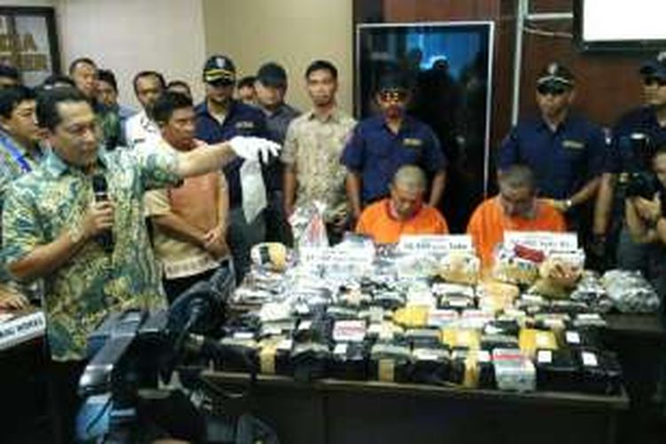 Kepala Badan Narkotika Nasional (BNN) Komjen Budi Waseso merilis kasus penyelundupan narkotika dari jaringan internasional Aceh-Malaysia di Kantor BNN, Cawang, Jakarta Timur, Jumat (28/10/2016).