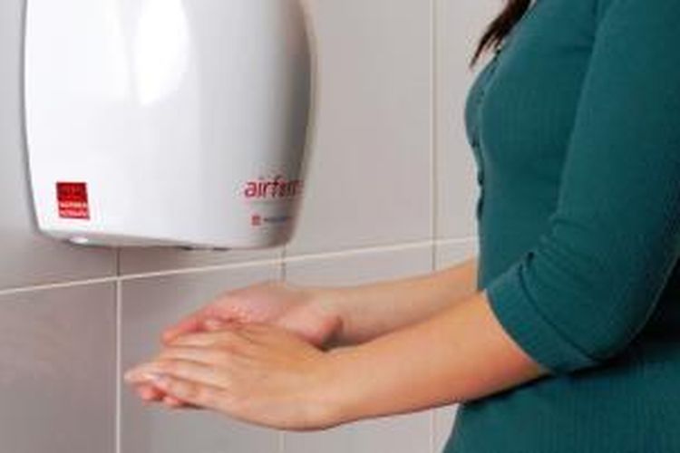 Jangan Gosok Tangan Saat Memakai Hand Dryer