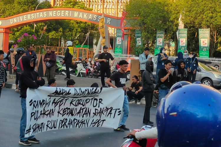 Demo di Jalan AP Pettarani Makassar, Massa Ampera Desak Pengesahan RUU Perampasan Aset