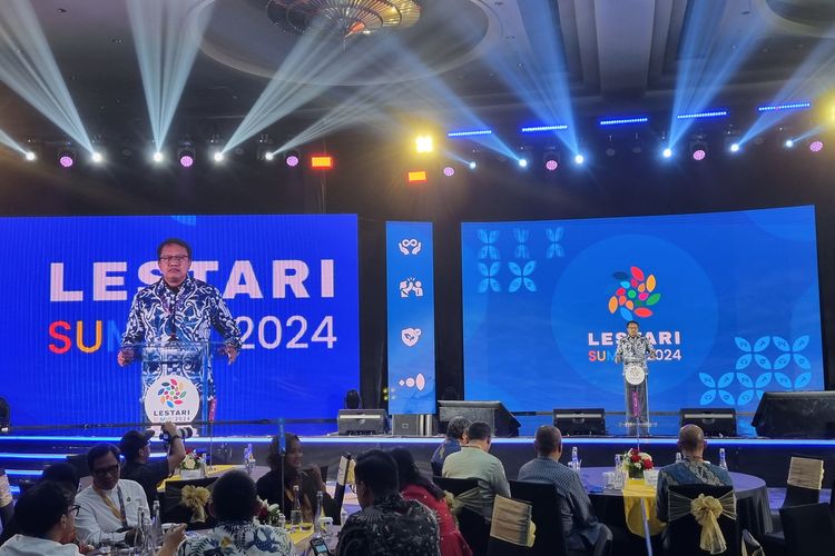 Direktur PLN Energi Primer Indonesia (EPI) Iwan Agung Firstantara menyampaikan presentasinya dalam Lestari Summit 2024 di Raffles Hotel, Jakarta, Rabu (21/8/2024).