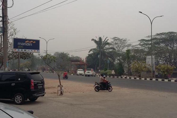 Kondisi Kota Palembang, Sumatera Selatan, diliputi kabut asap, Kamis (29/10/2015).