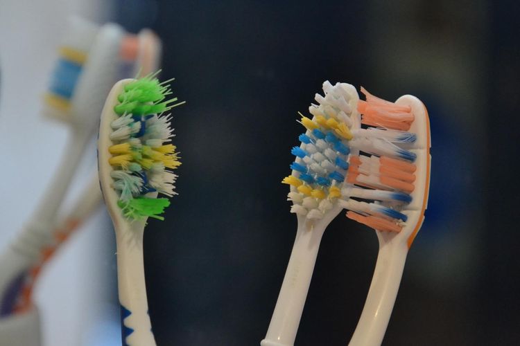 Ilustrasi sikat gigi bekas. 