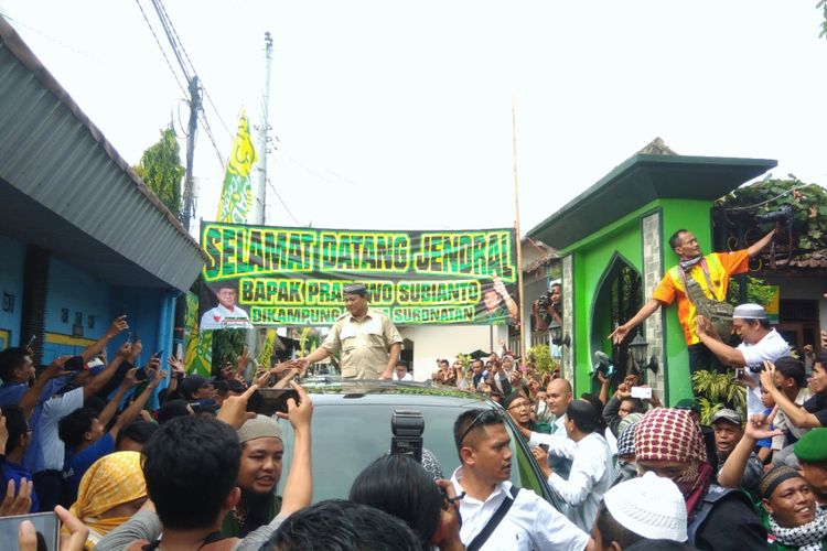 Calon Presiden nomor urut 02, Prabowo Subianto mengunjungi Kampung Suronatan, Kota Yogyakarta. Rabu (28/11/2018) 