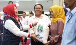 Tangani Kemiskinan Ekstrem dan Stunting, Al Muktabar Salurkan Bantuan dan Jaminan Sosial Pangan untuk Warga