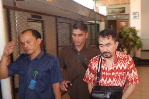 Gatot Mengaku Diyakinkan Ary Suta bahwa Senpi dan Ribuan Peluru 