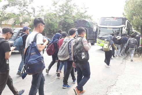 Mahasiswa dari Semarang Tertahan 6 Jam di Brebes akibat Bus Ditilang