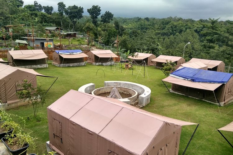 Penginapan glamping Wisata Edukasi & Resort Kebun Pak Budi di Kabupaten Pasuruan, Jawa Timur.