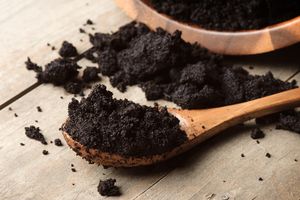 Jangan Buang Ampas Kopi, Simpan Saja di Freezer dan Ini Manfaatnya