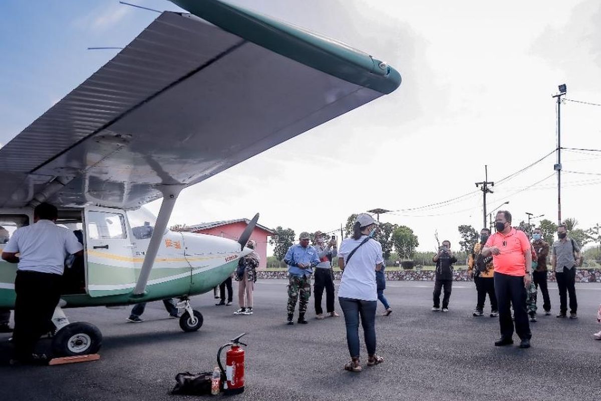 Pemkab Jember melakukan percobaan joyflight  di Bandara Notohadinegoro untuk meningkatkan daya tarik wisata pada  Sabtu (2/10/2021).  