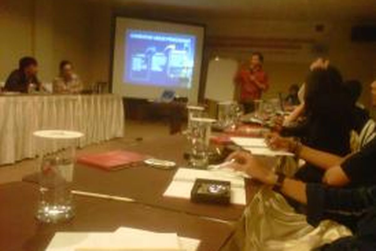 Training peningkatan kapasitas jurnalis dalam peliputan pengadaan barang dan jasa, Jumat (13/9/2013) siang di Hotel Ardjuna Bandung.
