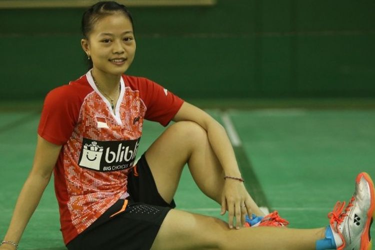 Pebulu tangkis tunggal putri nasional, Fitriani, berpose sebelum menjalani laga simulasi Piala Sudirman di Hall Pelatnas, Cipayung, Jakarta Timur, Sabtu (13/5/2017). Fitriani menang atas Dinar Dyah Ayustine dengan skor 21-15, 19-21, 21-18.