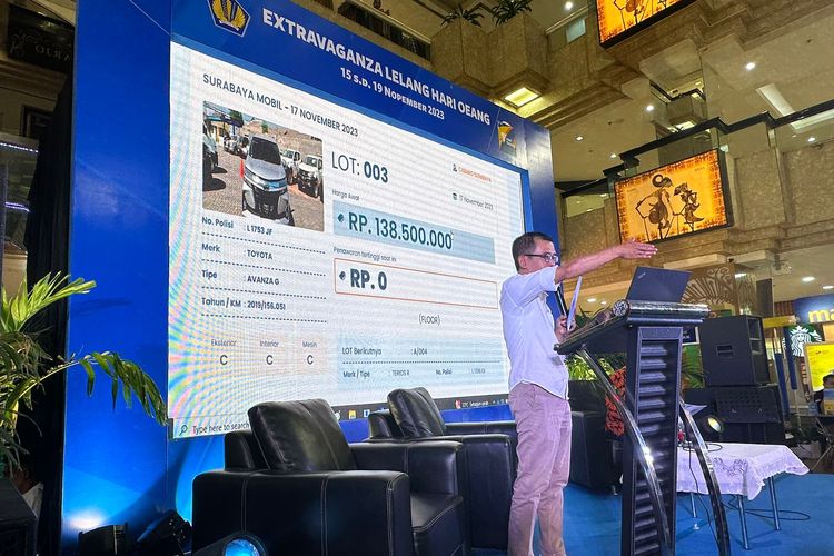 Memperingati Hari Oeang 2023, AUKSI melakukan Lelang Mobil Bekas di Extravaganza Lelang